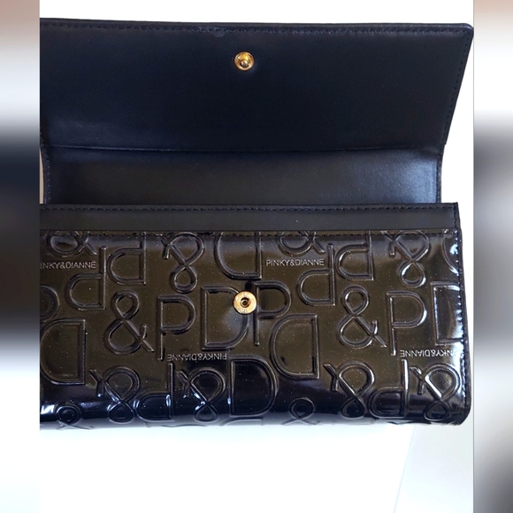 NWOT PINKY&DIANNE MONOGRAM WALLET - Picture 4 of 7